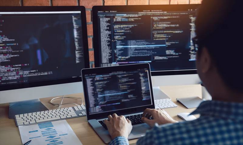 数据科学选型：R与Python如何赋能金秀网站建设？